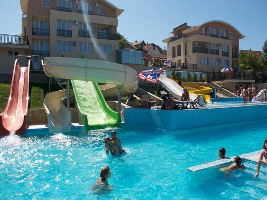 Sunny Hill Apartments & Aqua Park Vrnjačka Banja 外观 照片